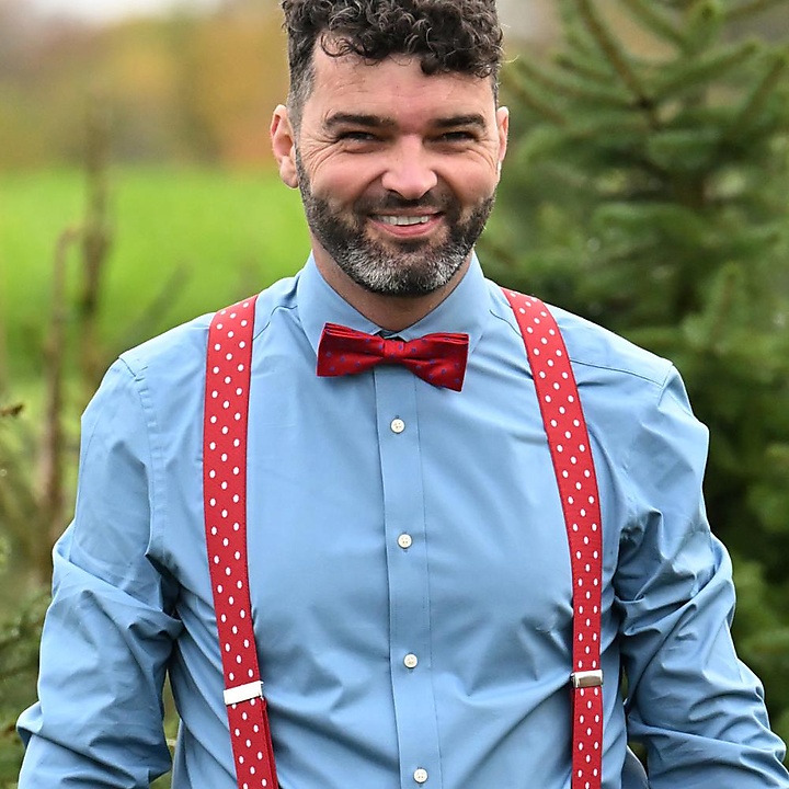 Suspenders red with white polkadots