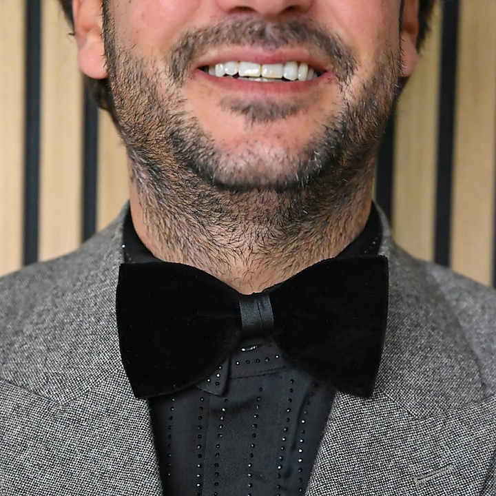 velvet bow tie black