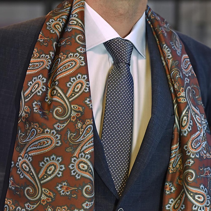 XL Necktie Field Bet